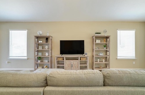 Biggs Field House | Modern El Paso Getaway w/Patio & Backyard!