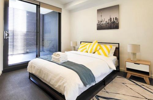 Epping Apartment | Modern Elegance: 2 Bedroom Oasis w/Free Parking