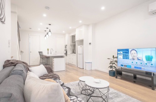 Hawthorn Apartment | Modern Elegance 4BR+1Study in Mel+Parking