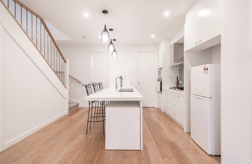 Hawthorn Apartment | Modern Elegance 4BR+1Study in Mel+Parking