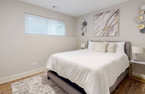 North Austin House | Modern Elegance: 4BR Duplex w/ Free Garage Parking