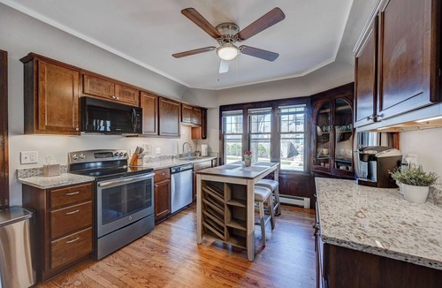 Bay View House | Modern Elegance: 5 Min to Downtown + Pet Friendly