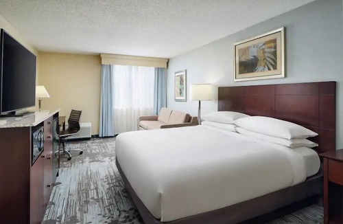 Rocky Mount Hotel | Modern Elegance: Close to Rocky Mount City Lake. Onsite Parking, Pool!