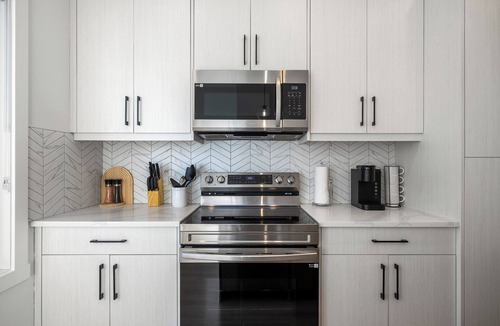 Sage Hill House | Modern Elegance & Comfort – 3BR + 3 Ensuites, AC