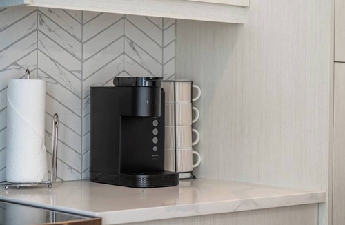 Sage Hill House | Modern Elegance & Comfort – 3BR + 3 Ensuites, AC