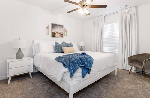 Fayetteville House | Modern Elegance - Just 10 Mins to U of A