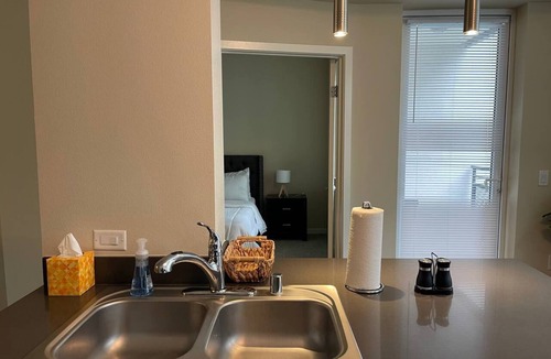 Miracle Mile Apartment | Modern Elegance