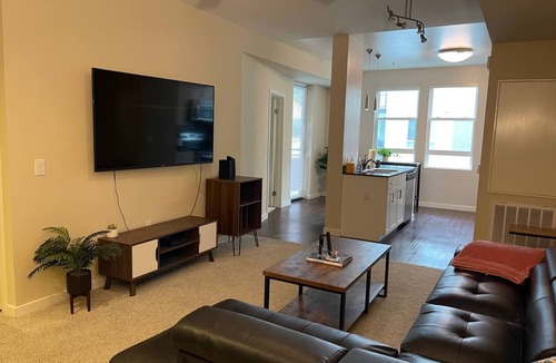Miracle Mile Apartment | Modern Elegance