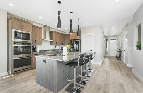 West Jordan House | Modern Elegance With Sunning Views