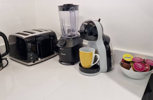 Whittington Condo | Modern Elegant 2-Bed, free private parking