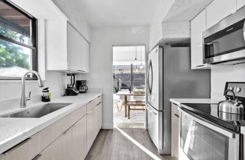 Driftwood House | Modern & Elegant Home Private Heated Pool