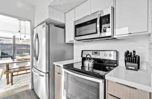 Driftwood House | Modern & Elegant Home Private Heated Pool
