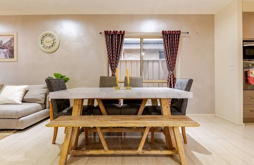 Enfield House | Modern Elegant House (4 Bedroom and parking)