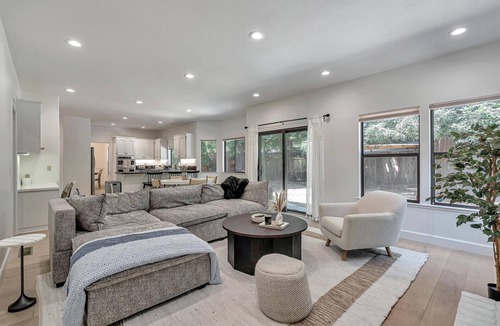 Boyes Hot Springs House | Modern & Elegant Sonoma staynn