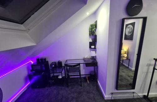 Watford House | Modern En-Suite Room in Watford