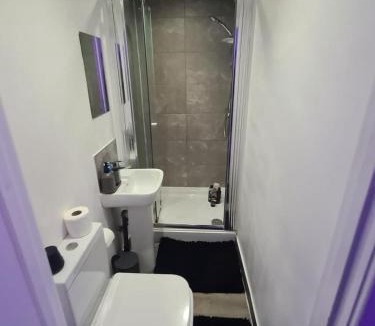 Watford House | Modern En-Suite Room in Watford