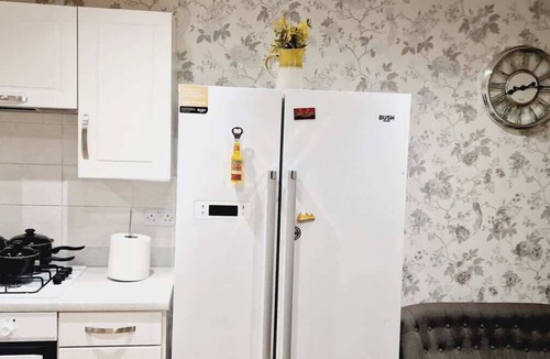 Aveley House | Modern Ensuite home with Balcony