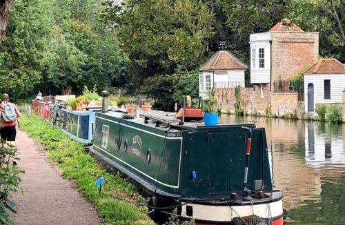 Waltham Cross House | Modern Ensuite Room in Cheshunt