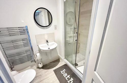 Waltham Cross House | Modern Ensuite Room in Cheshunt