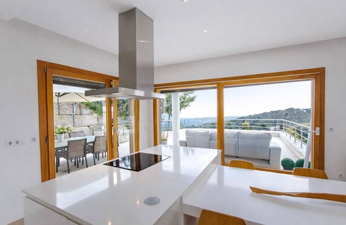 Sant Cebria de Vallalta Villa | Modern Mestral - a few km to the beach!