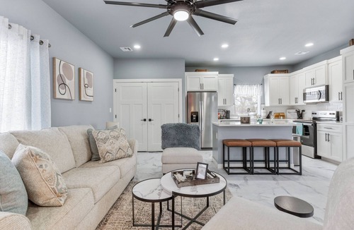Tulsa House | Modern Escape in Downtown Tulsa: Sleeps 12