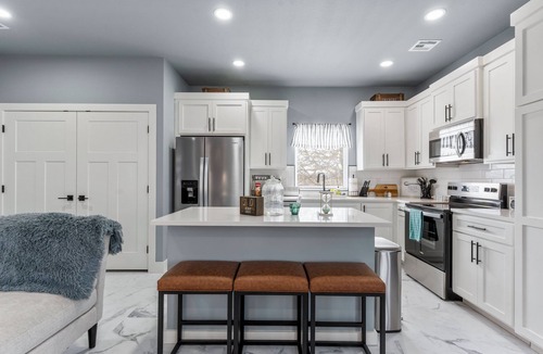 Tulsa House | Modern Escape in Downtown Tulsa: Sleeps 12