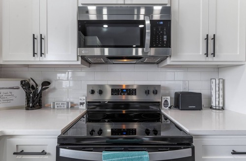 Tulsa House | Modern Escape in Downtown Tulsa: Sleeps 12