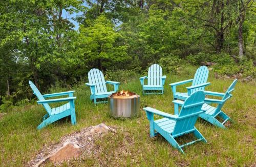 Ridgeway Ski Chalet | Modern Escape w Mountain Views Fire Pit & Swing