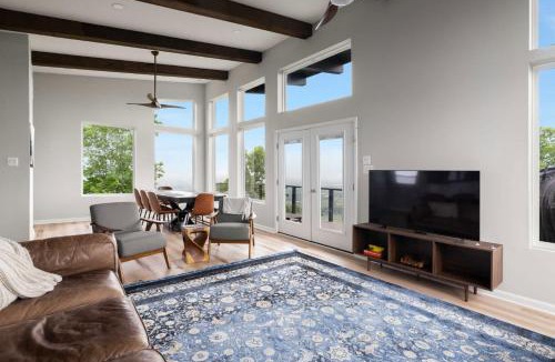 Ridgeway Ski Chalet | Modern Escape w Mountain Views Fire Pit & Swing