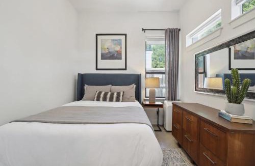 Govalle House | Modern Estate with Private Heated Pool