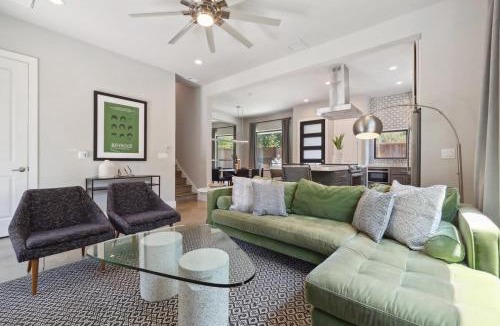 Govalle House | Modern Estate with Private Heated Pool