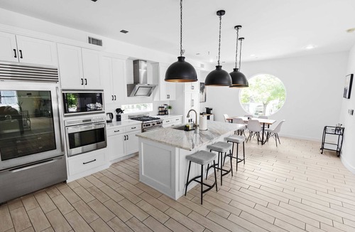 Greenway Plaza-Upper Kirby House | Modern Exec Retreat | Near Med Center + Garage