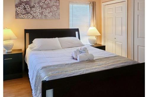 Hybla Valley House | Modern Executive Master Bedroom