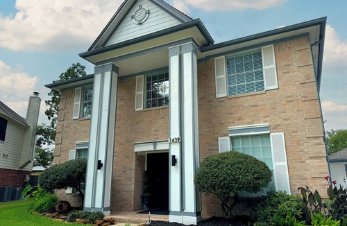 Spring House | Modern, exotic 5br, pool, hot-tub near Woodlands