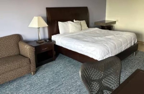 Gonzales Hotel | Modern Extended-Stay Hub | Cozy Comfort w/Kitchenette & Free Parking