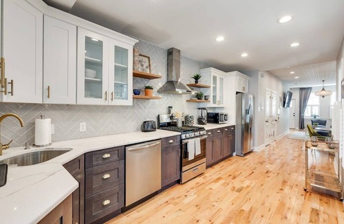 Fairmount House | Modern Fairmount Gem w/Roof Deck & Parking