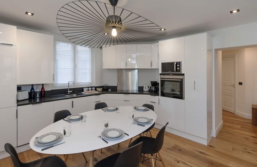 6th Arrondissement Apartment | Modern family apartment for 6 people in Saint-Germain-des-Prés