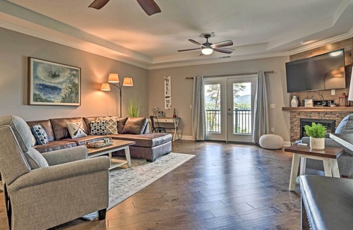 Bean Station Condo | Modern Family Condo with Pano Lake Views & Pool!