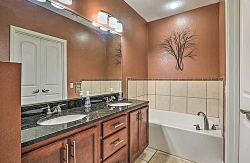 Bean Station Condo | Modern Family Condo with Pano Lake Views & Pool!