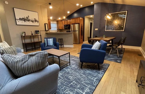 Broad Ripple House | Modern - Family & Dog Friendly