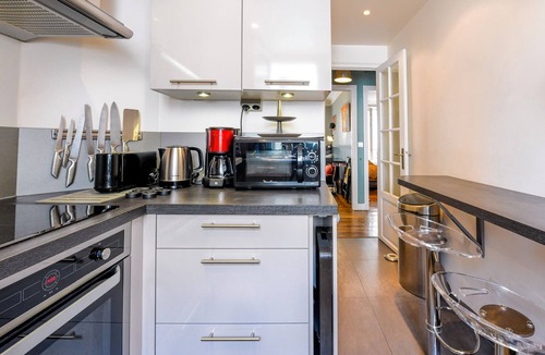 Quartier des Grandes-Carrieres Apartment | Modern Family-Friendly 2BR Stay - Queen Beds - Sleeps 6 – CARR-V-A-P