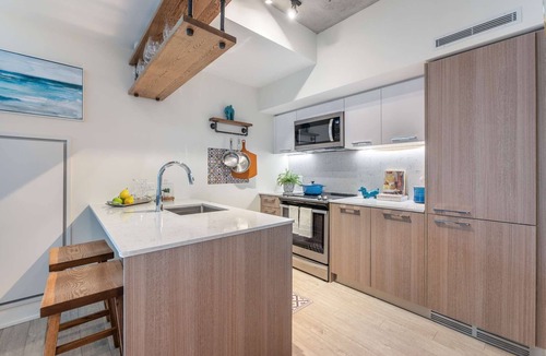 Riverside Condo | Modern Family Friendly Condo 3 BDRM/2 BA + Sofa bed + BBQ