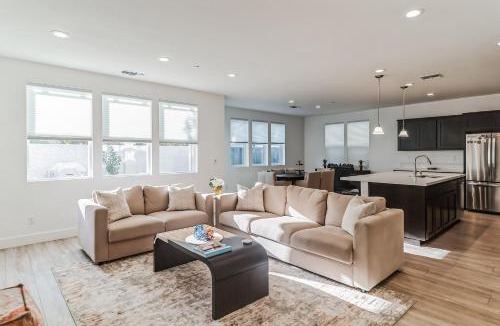 Fairfield House | Modern family-friendly home, Napa, wine country, private backyard, fire pit