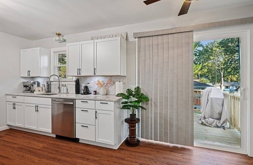 Leavenworth House | Modern Family Fun House