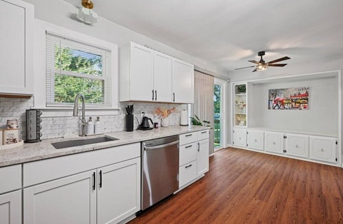 Leavenworth House | Modern Family Fun House
