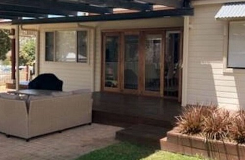 Dungog House | Modern Family Historic BNB