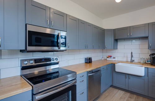 Mason House | Modern Family Home in Mason w/Backyard + Fire Pit