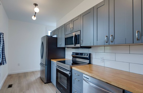 Mason House | Modern Family Home in Mason w/Backyard + Fire Pit