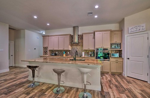 South Arlington House | Modern Family Home Near AT&T Stadium & More!