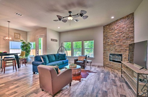 South Arlington House | Modern Family Home Near AT&T Stadium & More!